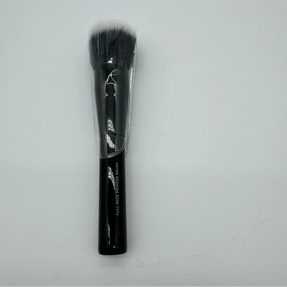 Laura Geller elegant brush